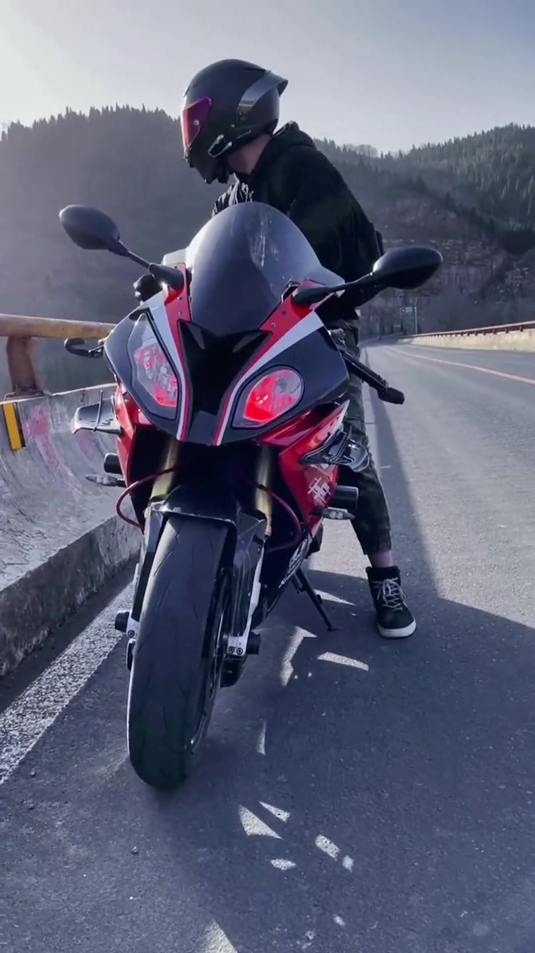 骑机车,帅就完事了!