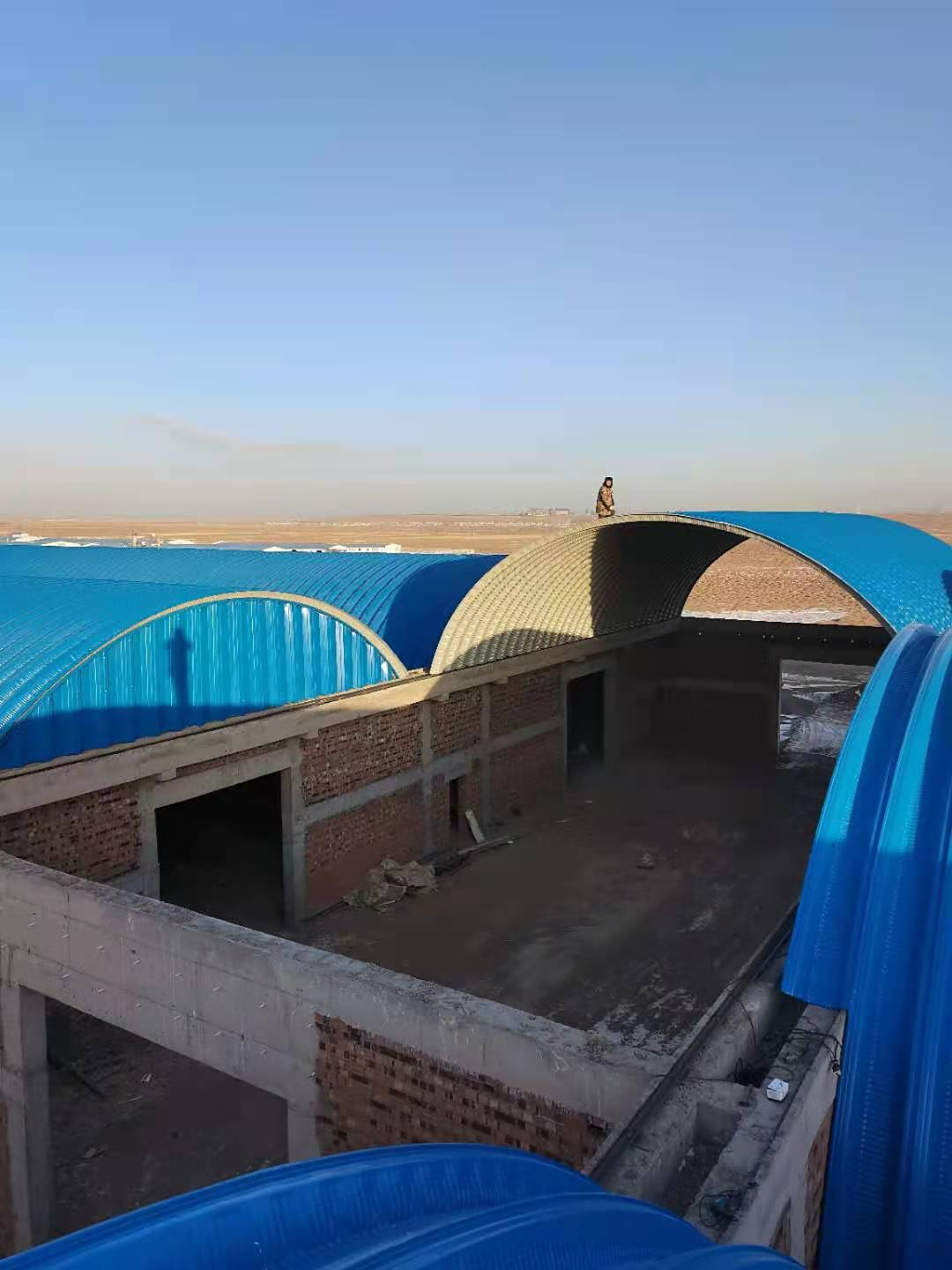 彩钢拱形棚有哪些特性呢?——金桥拱形屋顶