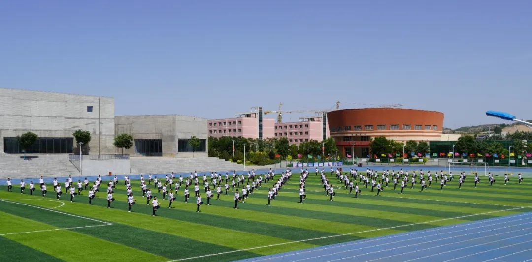 《本草纲目》健身操走进兴县友兰中学校园