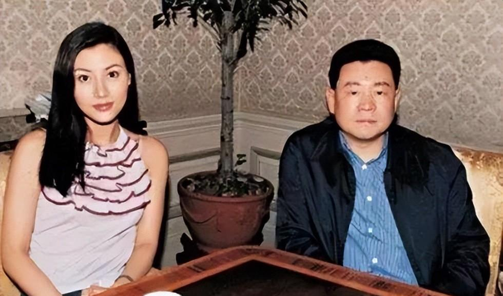 刘銮雄向来都是只允许自己接受她人,只要是自己喜欢的女人,他会不计