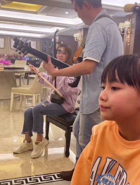 这组合历害!配合的不错妞妞架子鼓搞笑星猫徒子-度小视