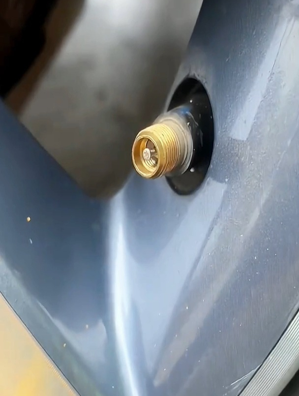 气门嘴丢了可以不管吗危害极大气压下降快顶针会生锈腐蚀