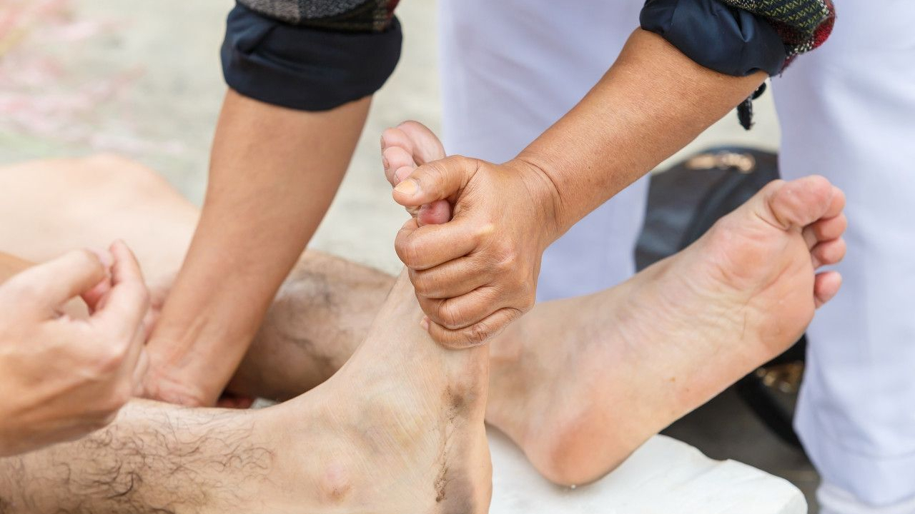 夜半突然脚抽筋,只是因为缺钙吗?这几点原因亦不容忽视