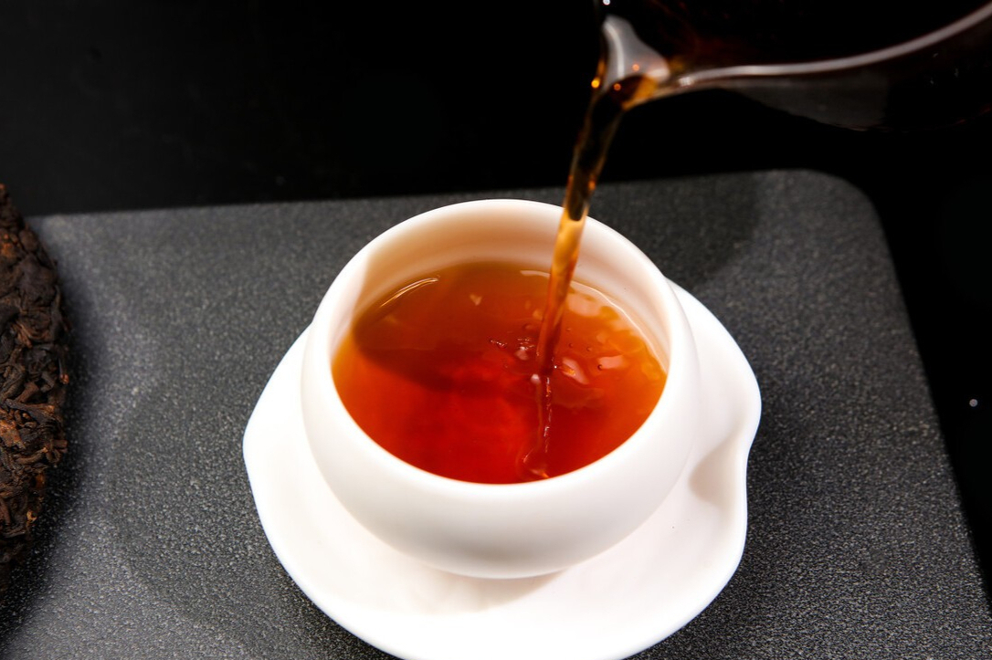 如果把冰岛茶比作婉约的姑娘,易武茶比作端庄的妻子,那景迈茶就是有着