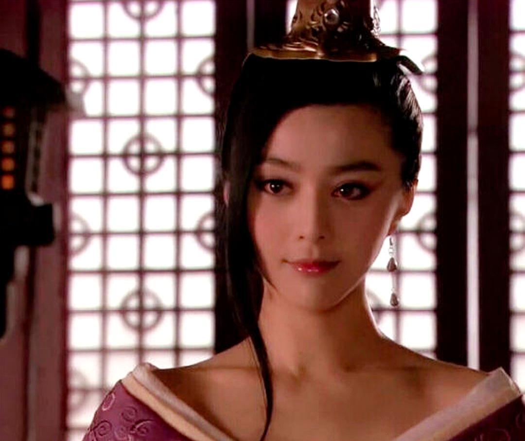 两代"妲己"同框比美,54岁温碧霞让人意外,39岁范冰冰气场全开