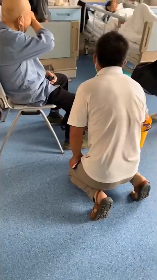 久病床前无孝子,儿子病房下跪,求老父亲回家!