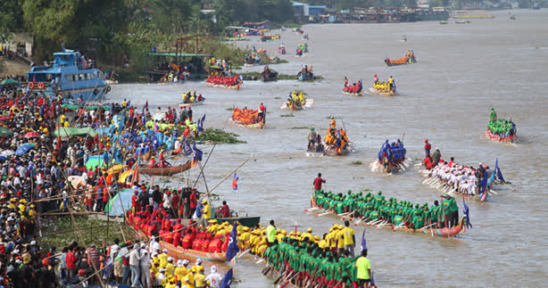 沸腾!柬埔寨干拉省举办大型赛龙舟活动,2天吸引超20万游客人次