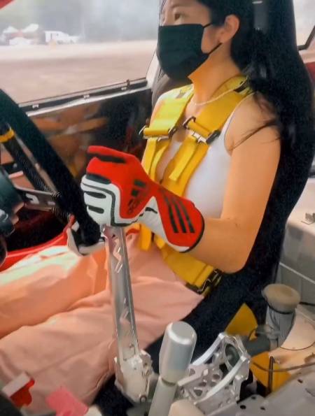 小姐姐的赛道技术还可以吧谁能拒绝一个会漂移的jdm女孩