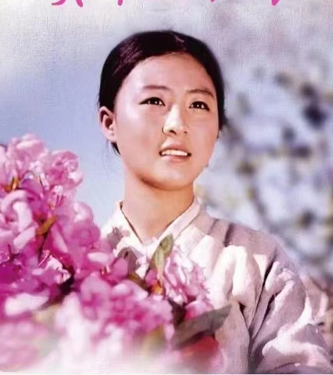 朝鲜电影《卖花姑娘》:一场节日,一次货真价实的夜宴大餐!