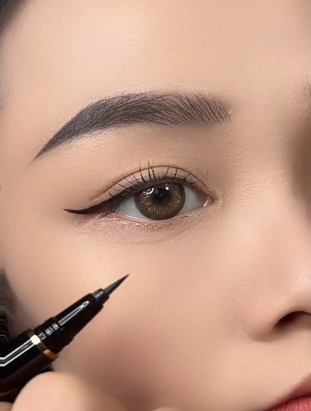 尖头画眼尾 画眼线初学者教程-度小视