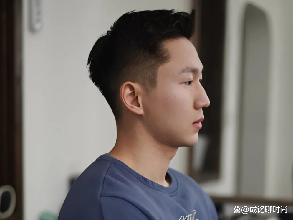 美式前刺怎么跟理发师说?只需三个小招式,就能剪出满意的发型