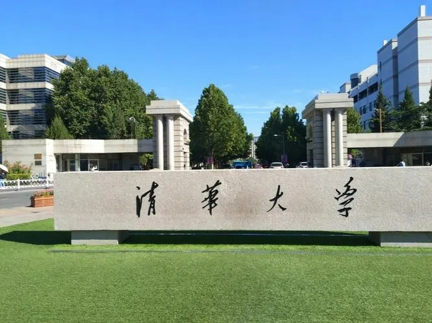 985大学是"985工程"大学的简称,985大学代表了中国最好的大学,社会