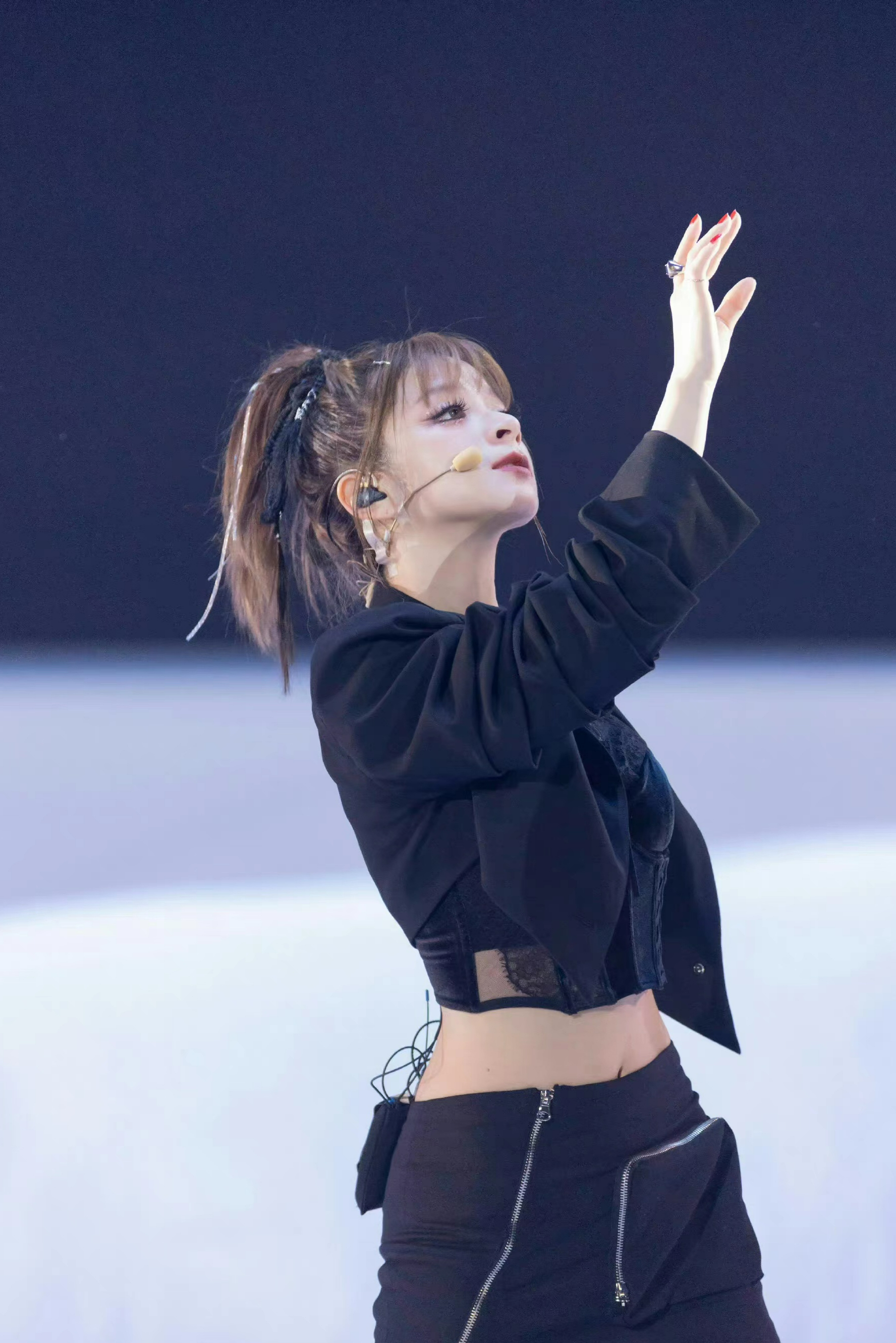 谢娜二公获喜爱度第一,美依礼芽全程无表情:装都不想装