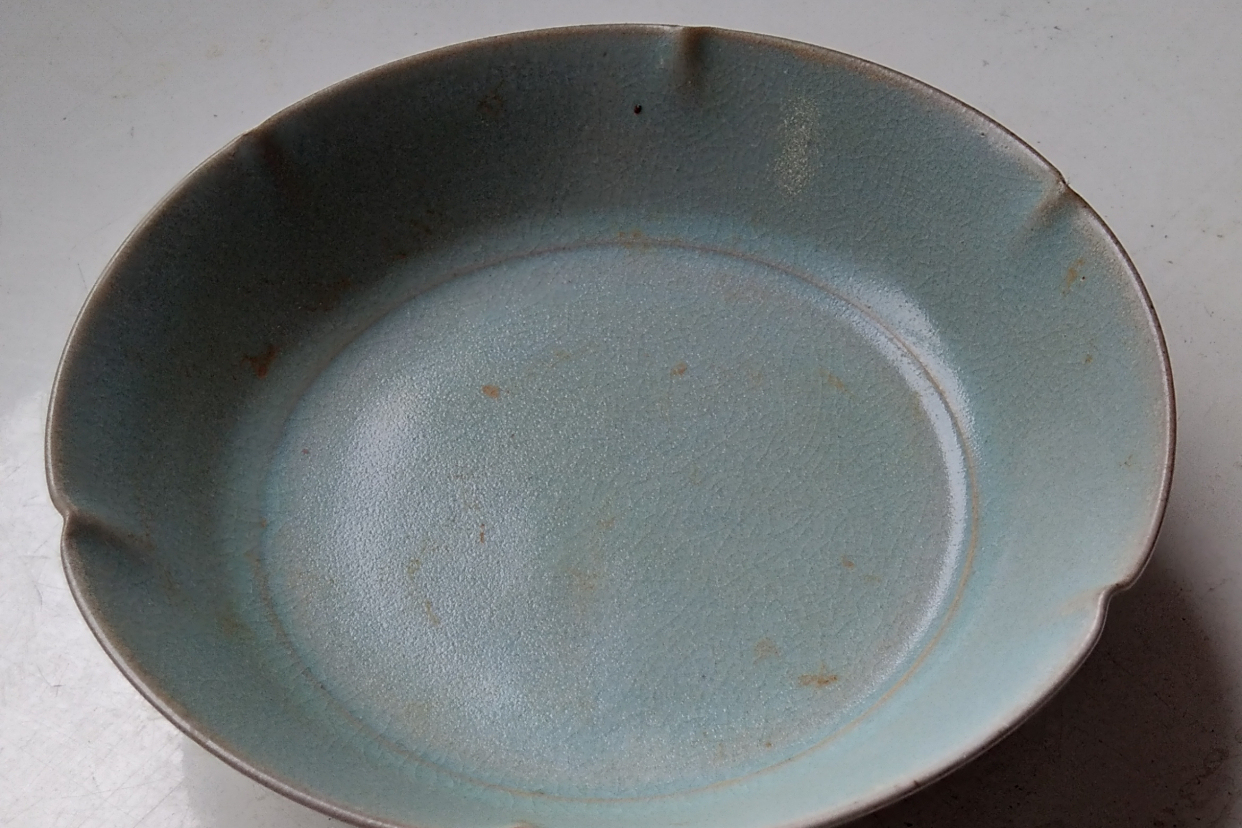 汝窑天青釉葵花洗鉴赏:淡如青天,绵绵无尽的清新令人之惊叹!