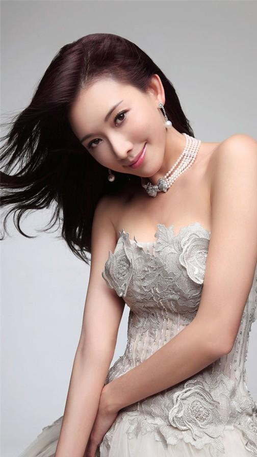 来自台湾的美女林志玲曾经是一名模特,模特本身对于身高和身材的要求