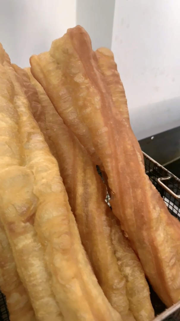 酥脆油条的做法,泉州培训学习油条的地方,魅力小吃多年师傅教学