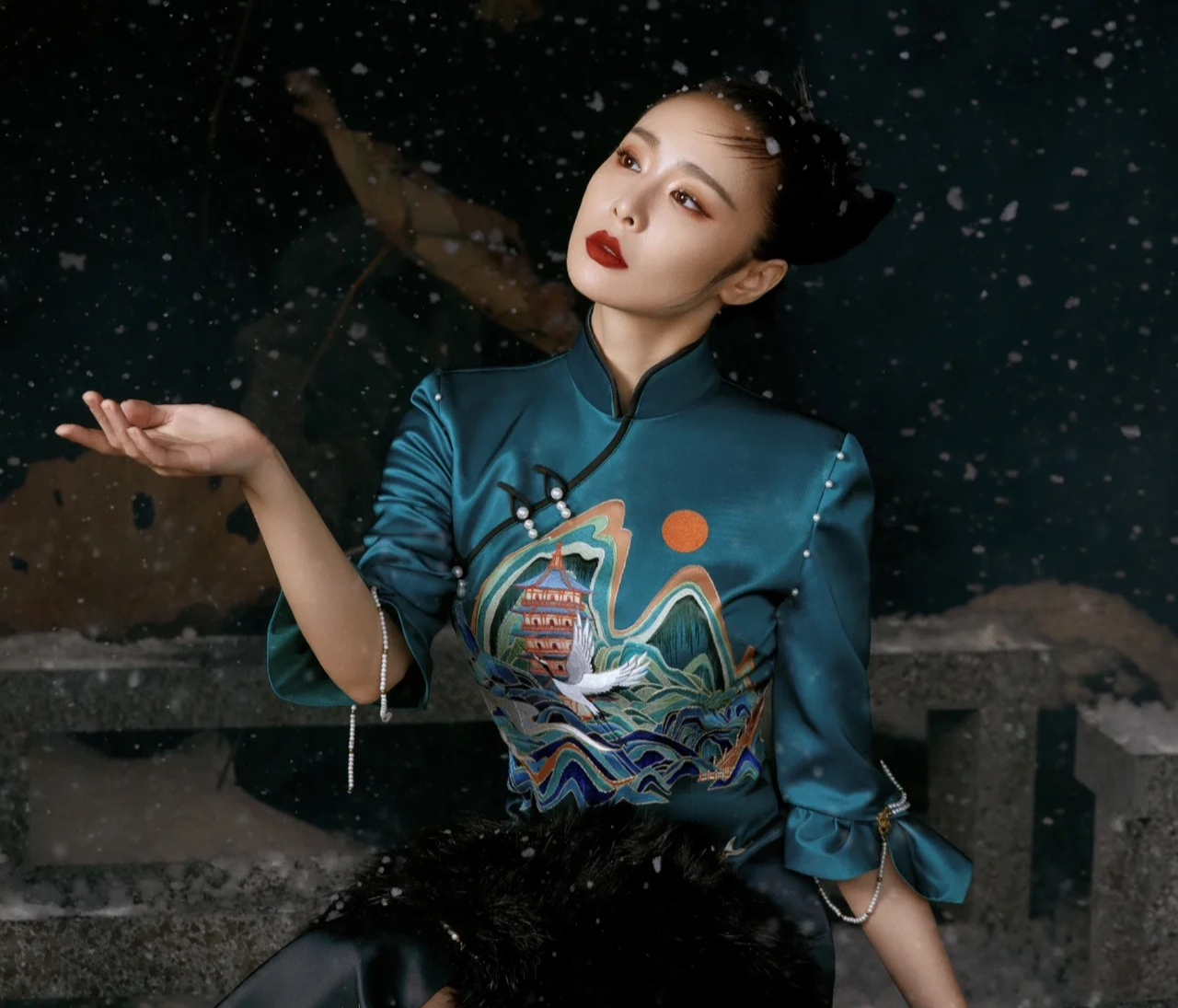 没有"大嫂"光环,高叶靠"旗袍"化身江南女子!温婉从容!