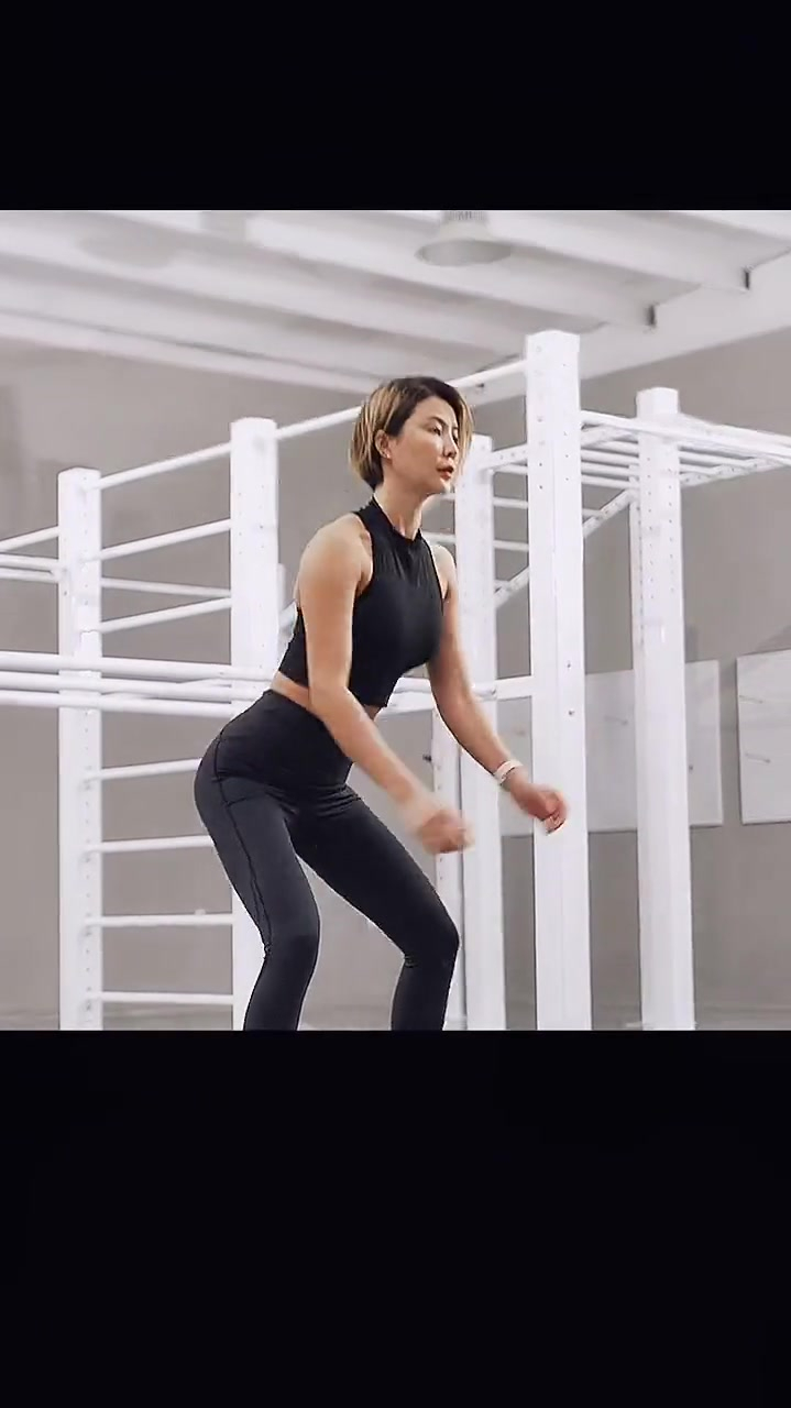 这个空蹲热身多少有点敷衍了麻豆爱健身运动-度小视