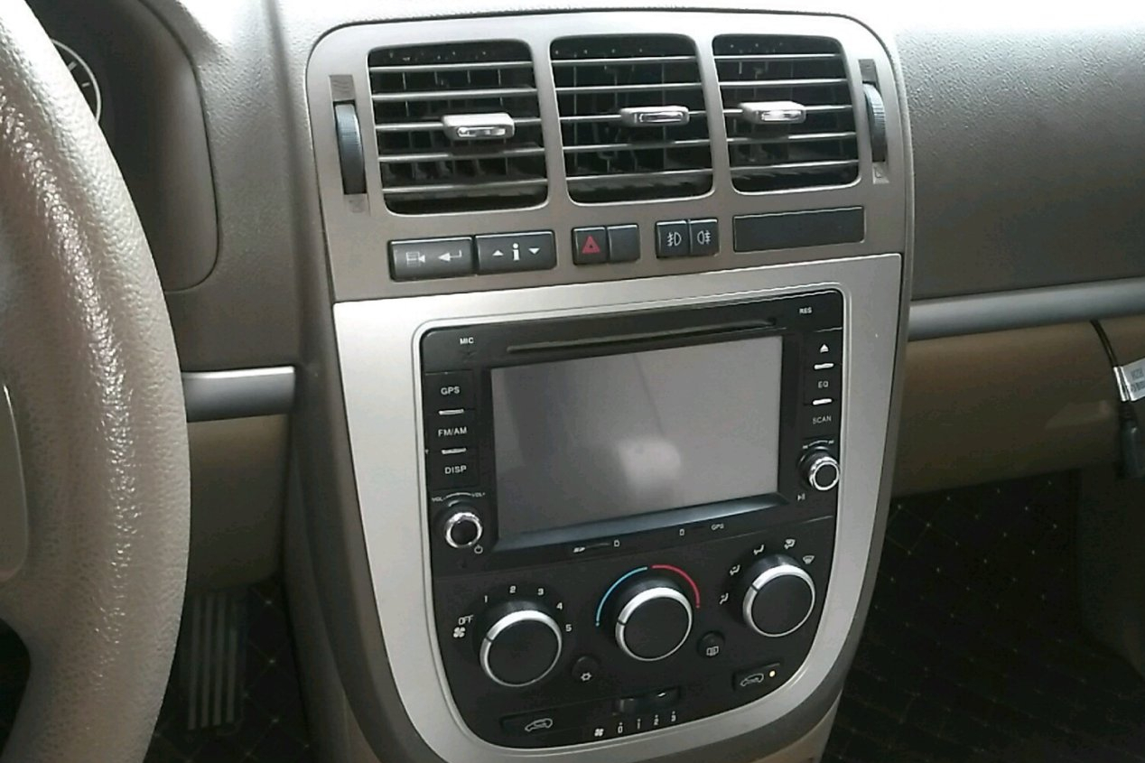 老款gl8的空调开关在哪?