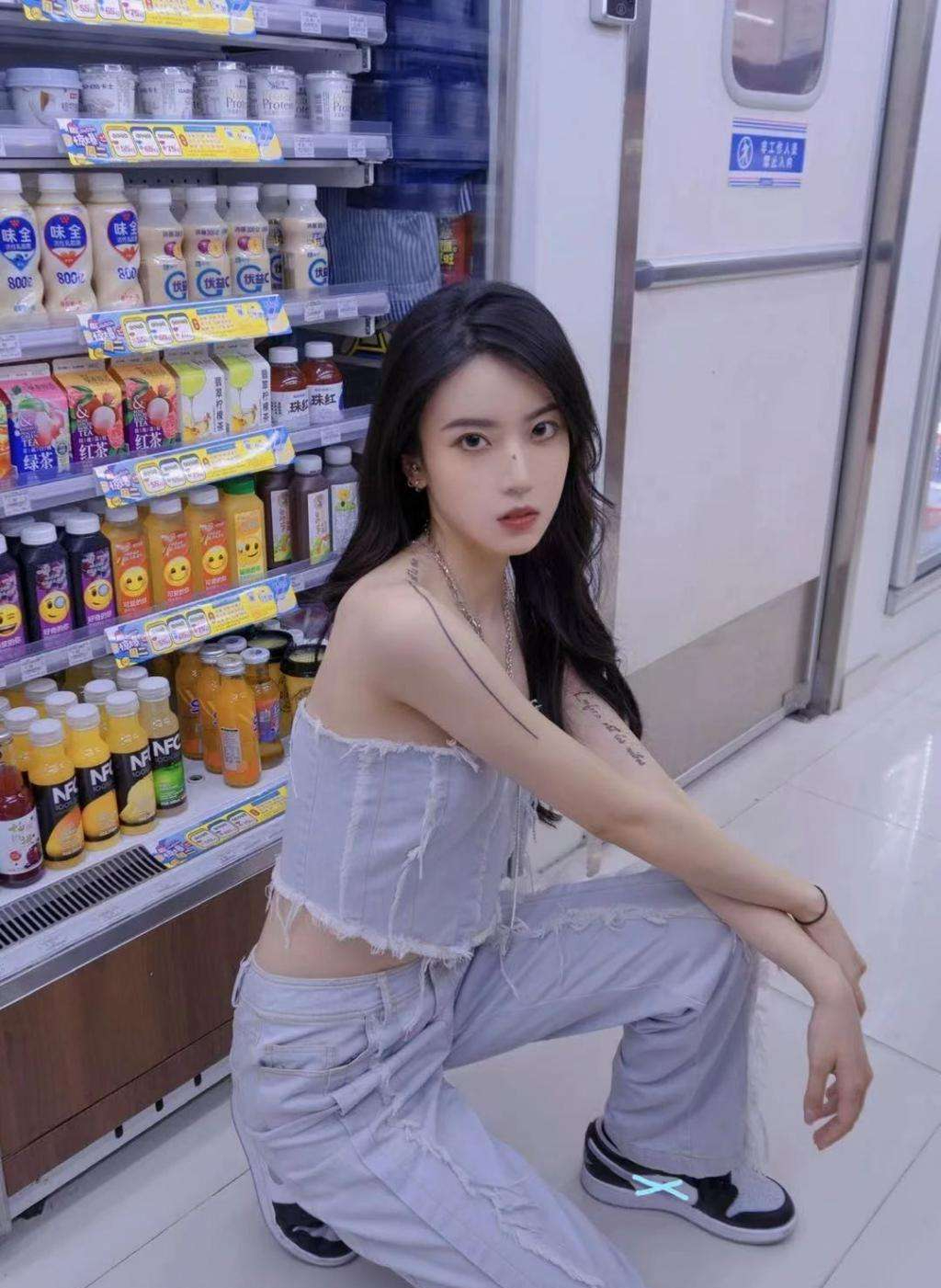 孙一宁整容素颜照疑曝光,被曝整了两个地方,对脸拍露真实颜值