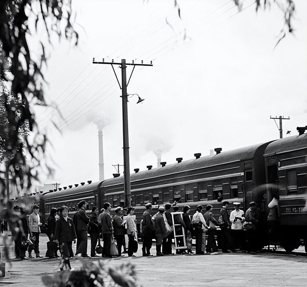 1988年,拉滨线背荫河站列车正面冲突事故,造成19人死亡25人重伤