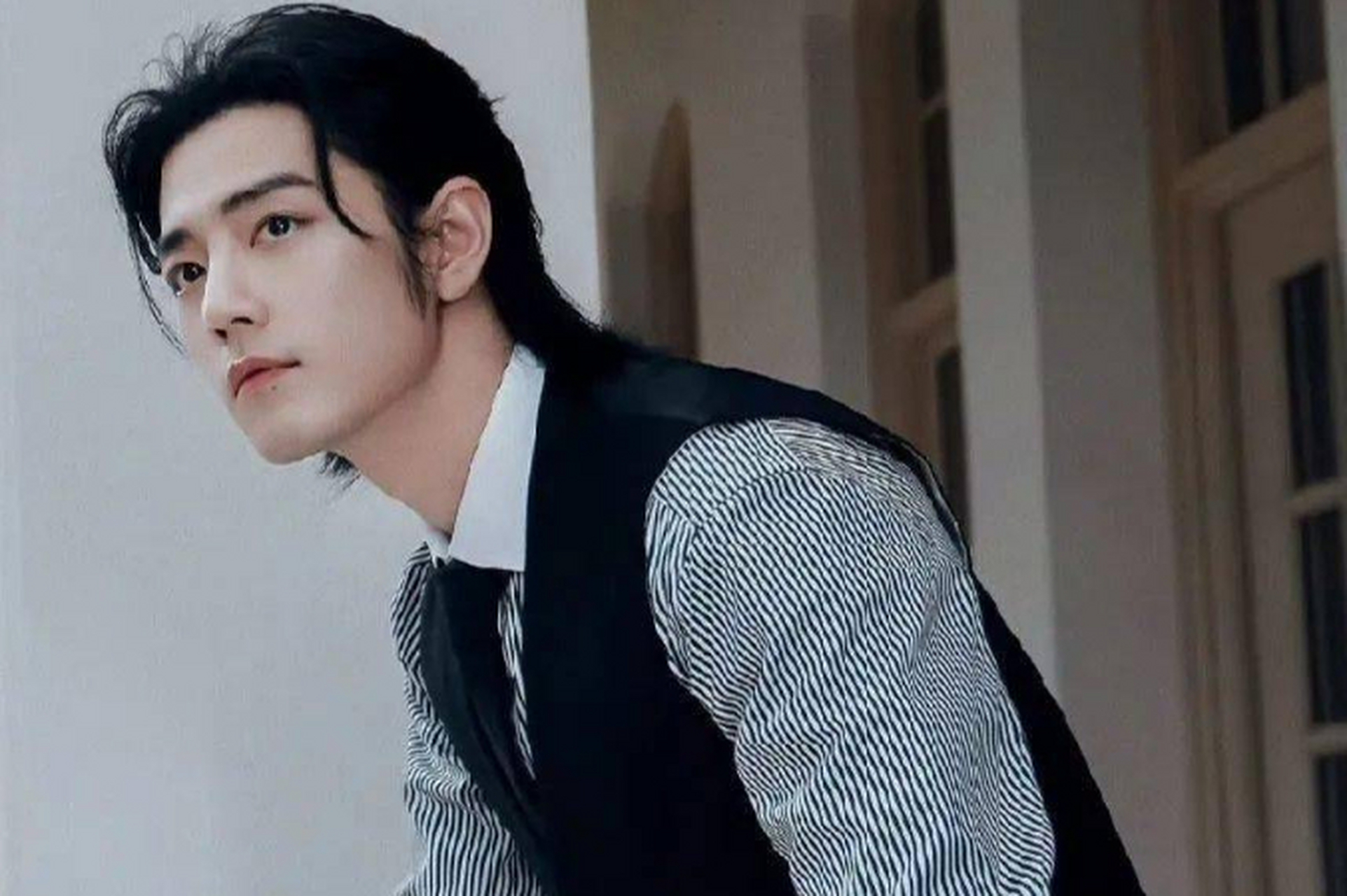 冯绍峰交新女友的传闻真假难辨.金莎男友被曝装富二代,真相待查.