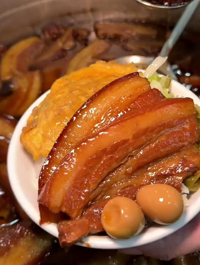 可惜你不来汕头,不知道深夜里的肚肉饭有多好吃,潮汕的美食