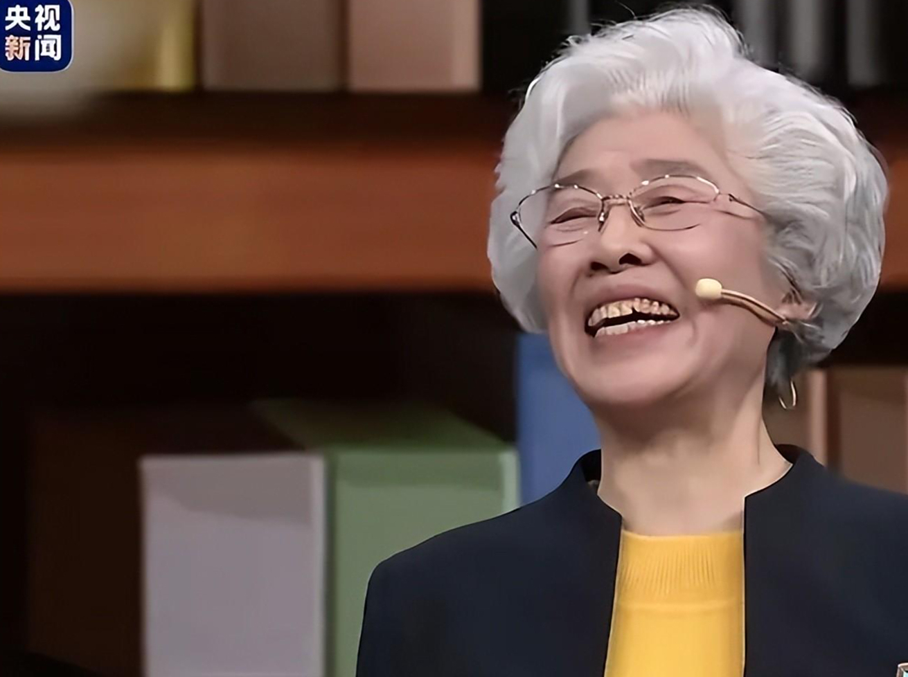 王志珍院士在央视开讲,鞋底掉黑渣,并非没精心挑鞋