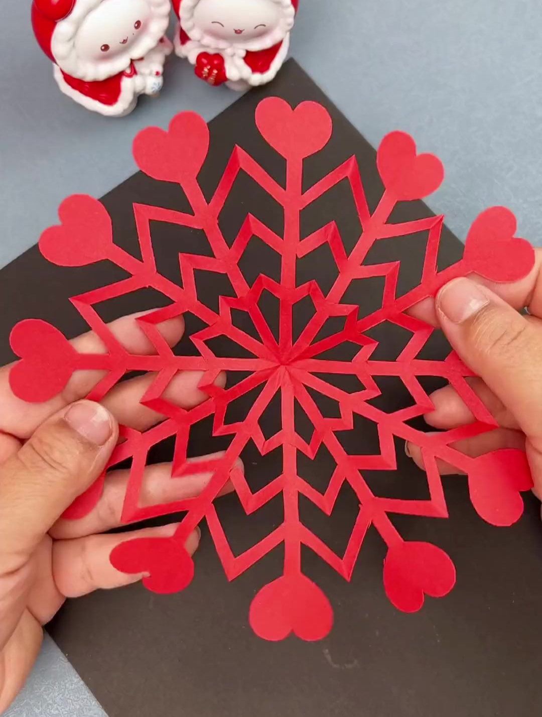 年底了 又到剪窗花的时间了 大红色纸张你真准备好了吗