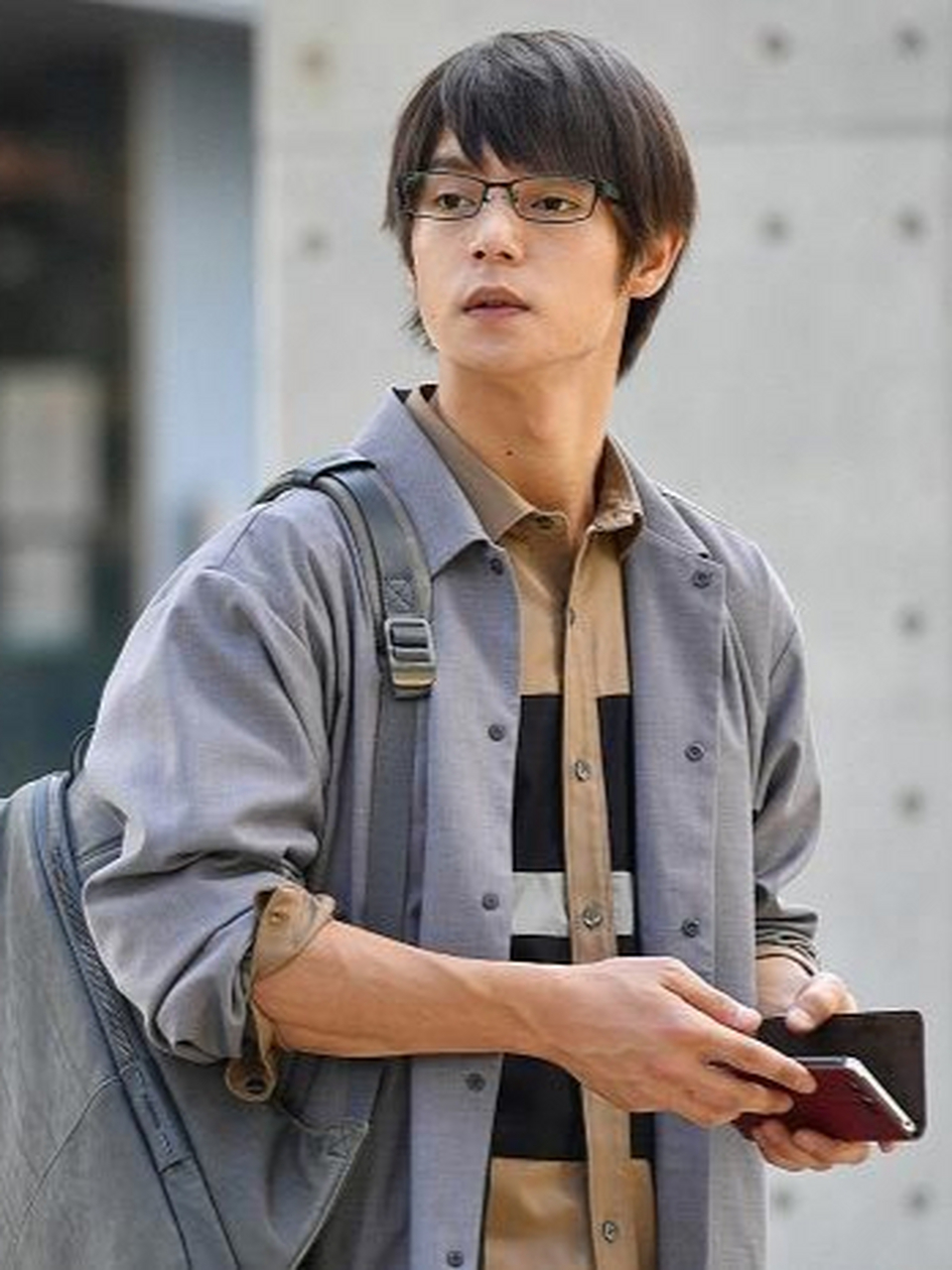 米津玄师的《lemon》 听过吧  《非自然死亡》  网络暴力,享受站在"