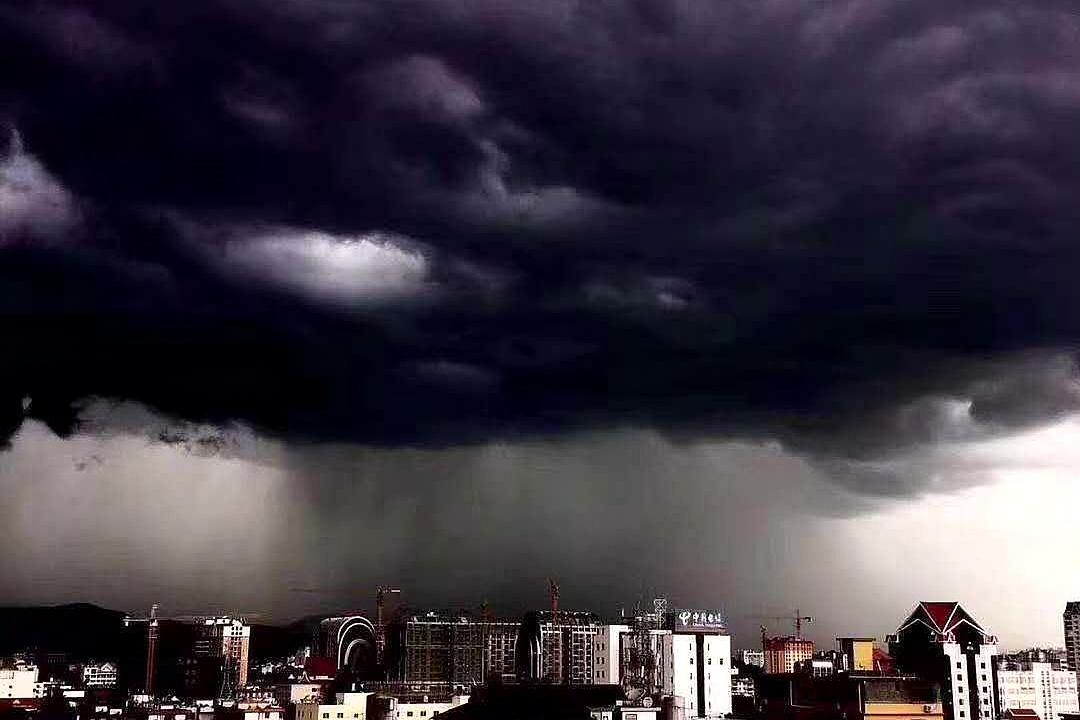 最美天空:暴雨来临前西双版纳的天空,看照片是不是很美