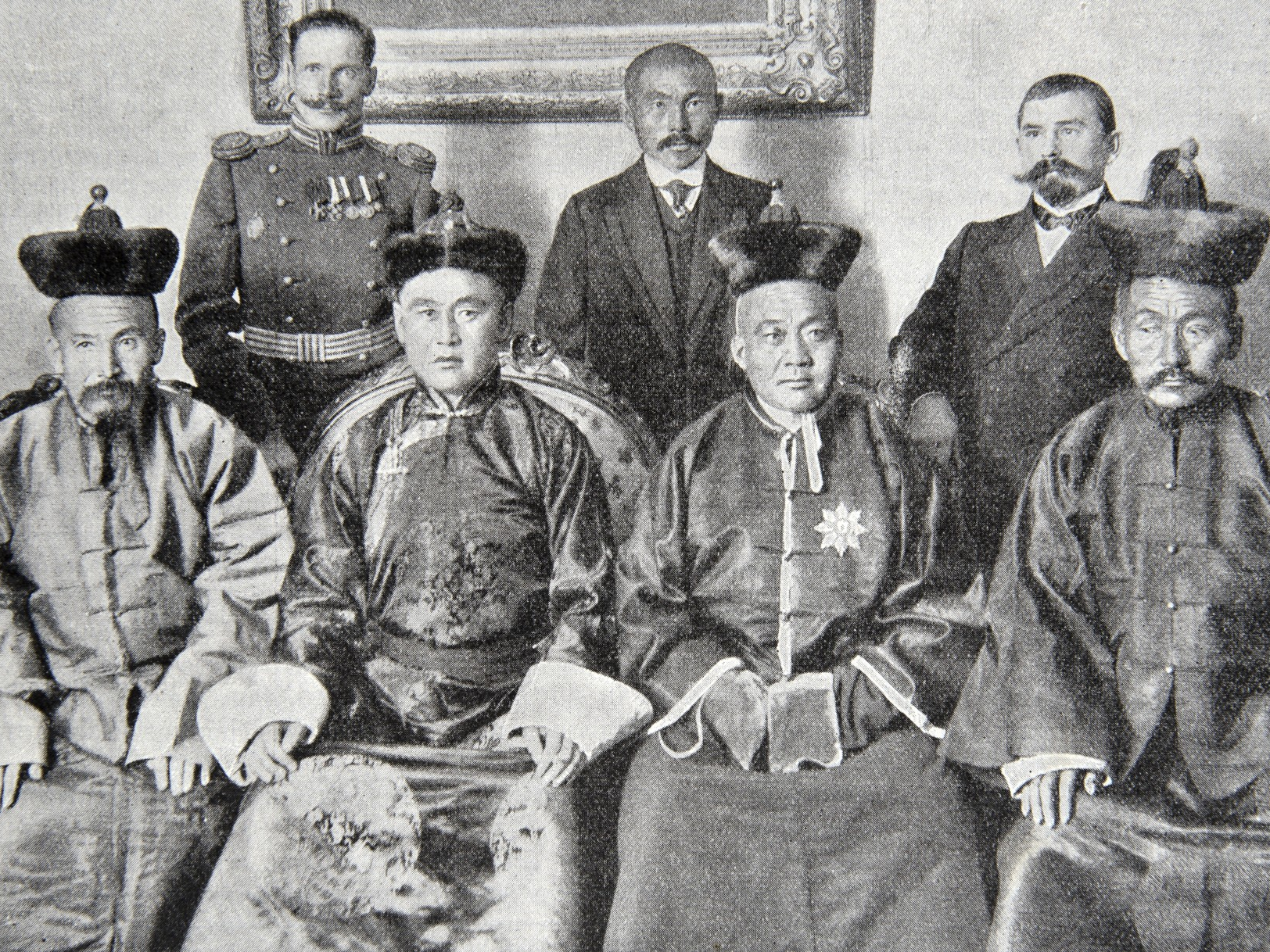 1911年八世哲布尊丹巴呼图克图领导的外蒙古独立运动