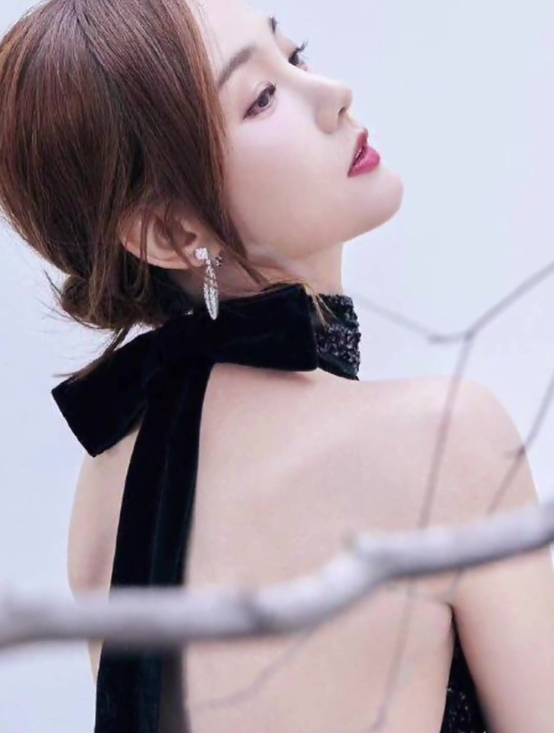 李一桐 黑色露肩礼服,真性感-度小视