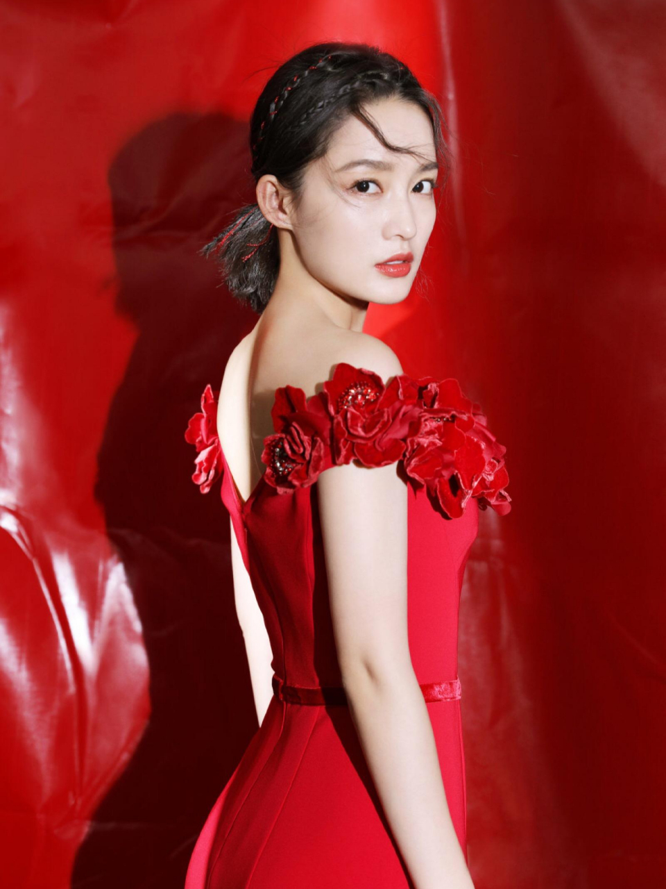 一袭红衣的李沁也太美了吧!