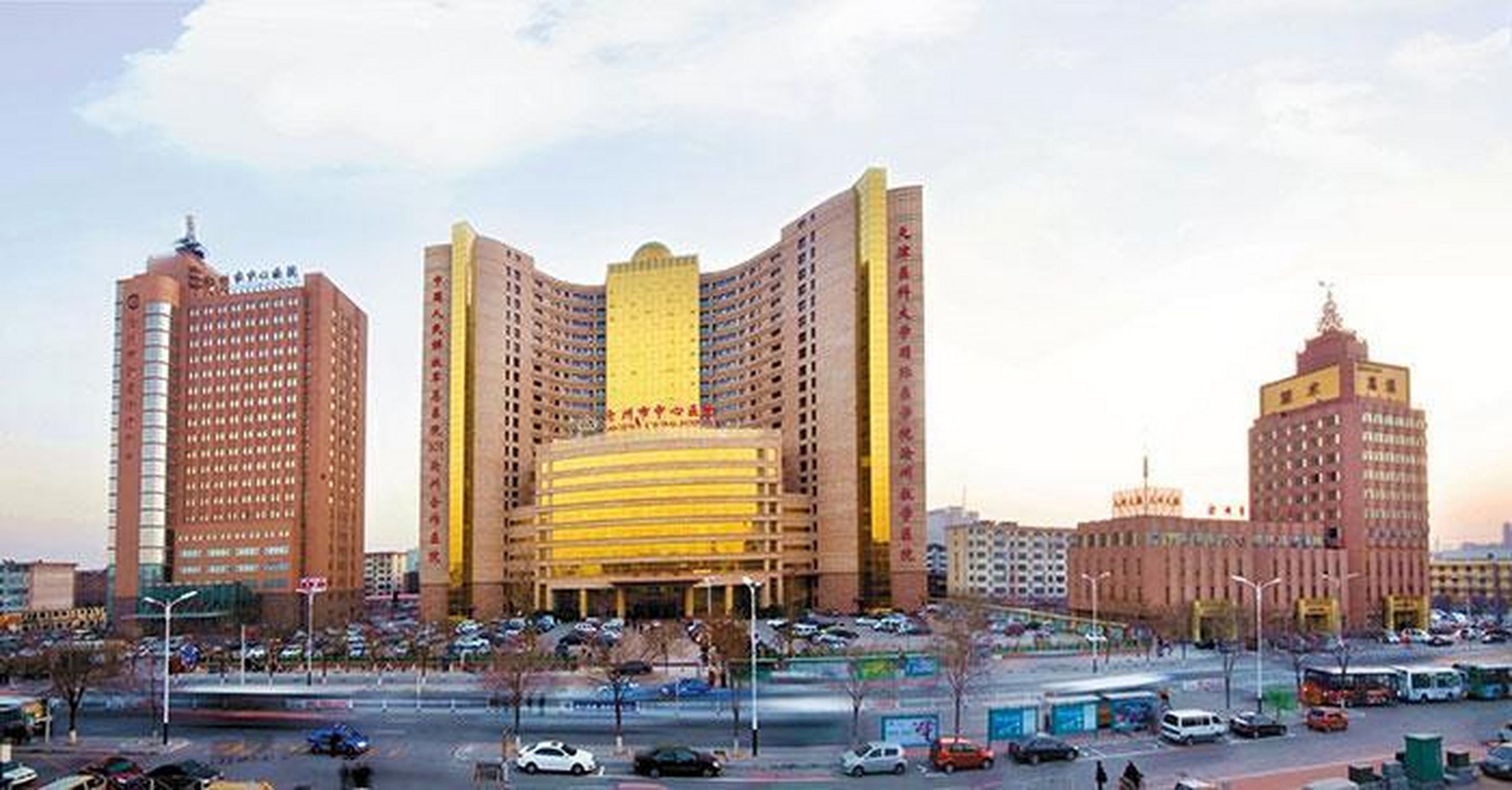 近日,一段有关沧州市中心医院的夜景视频在网络上传开,引起了广泛的