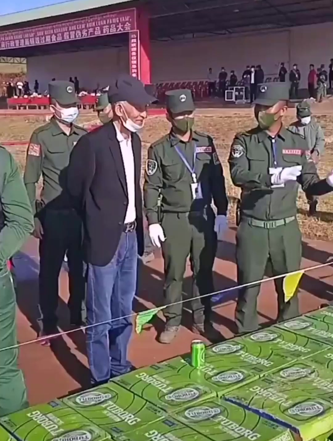 佤邦勐波县工商局,进行过期食品销毁-度小视