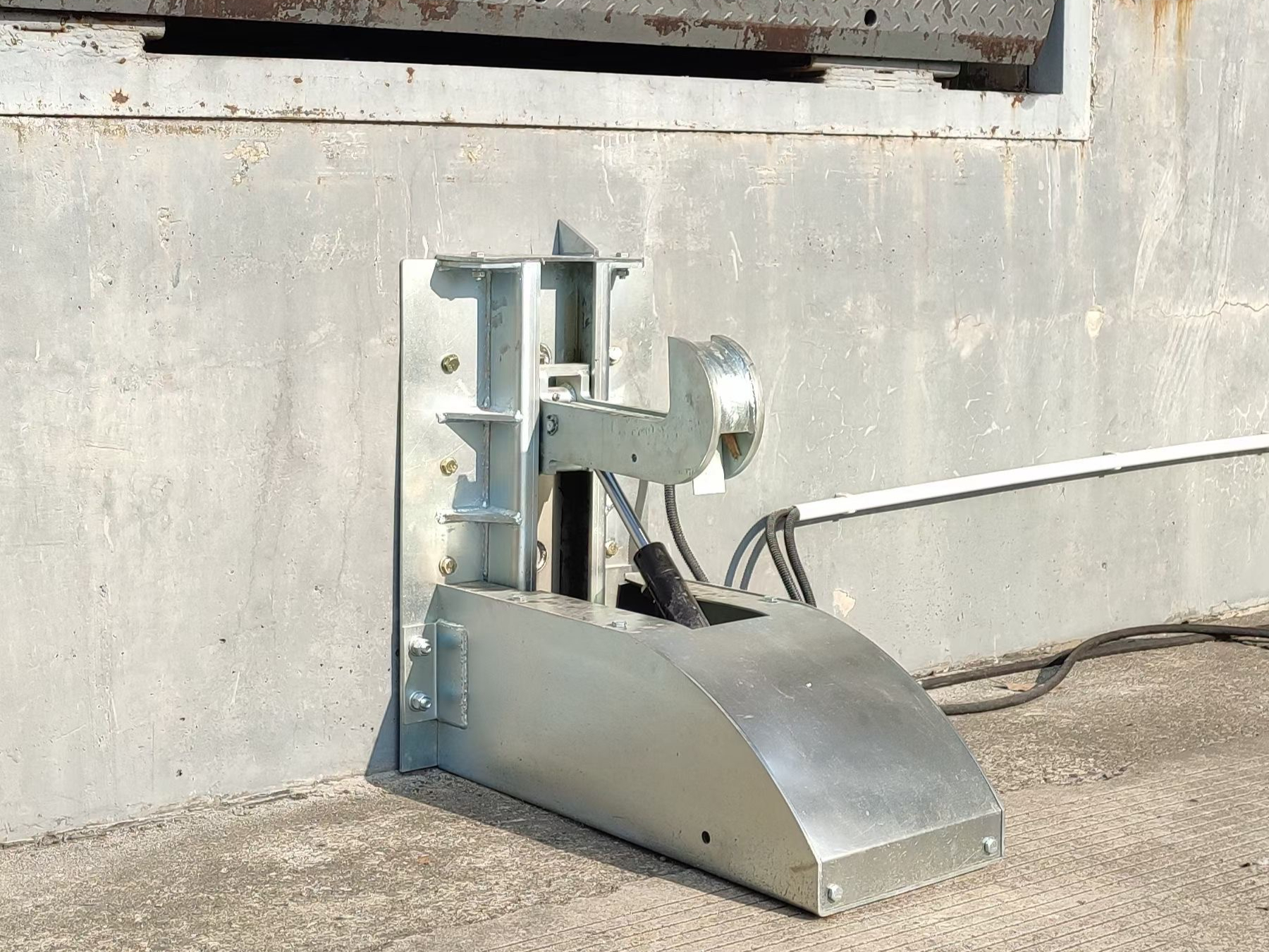 货车限位器是雷提高装卸安全性的设备