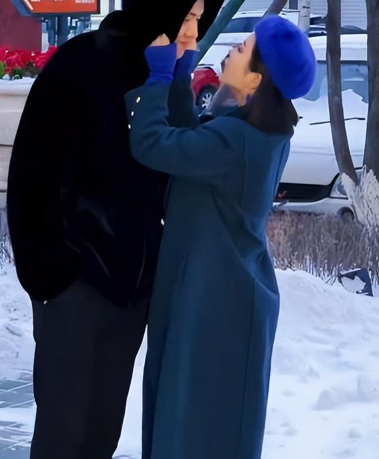 纪实:新婚妻子癌症复发,23岁混混对她不离不弃,花光80万看病