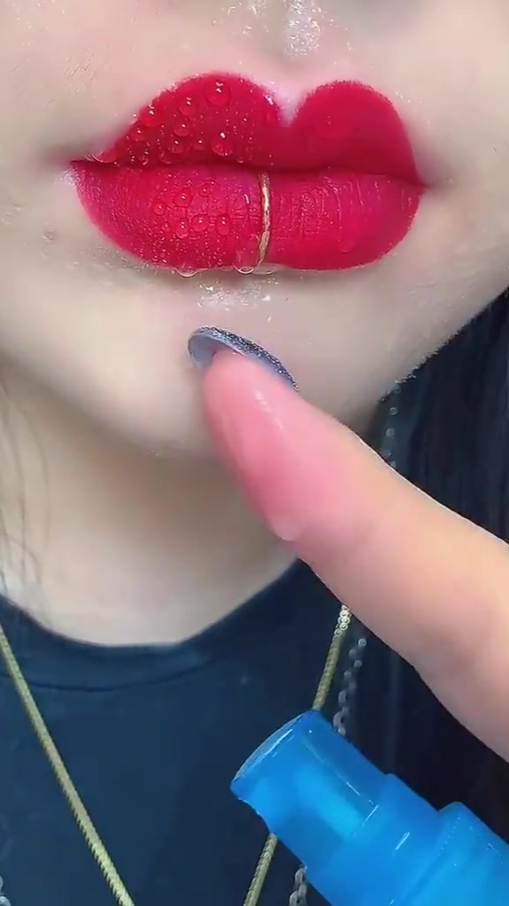 画出桃心唇,平价口红化妆挑战