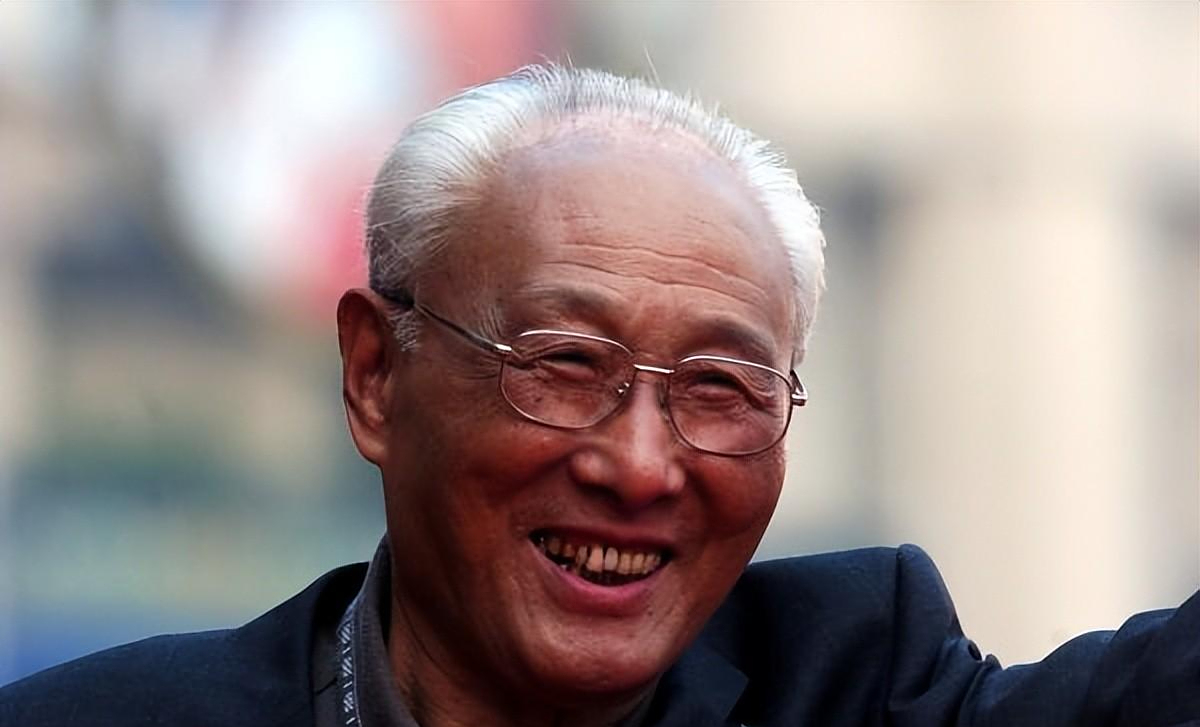 回顾仲星火:被三个女儿扫地出门,离世八年后,遗孀的话让人心痛