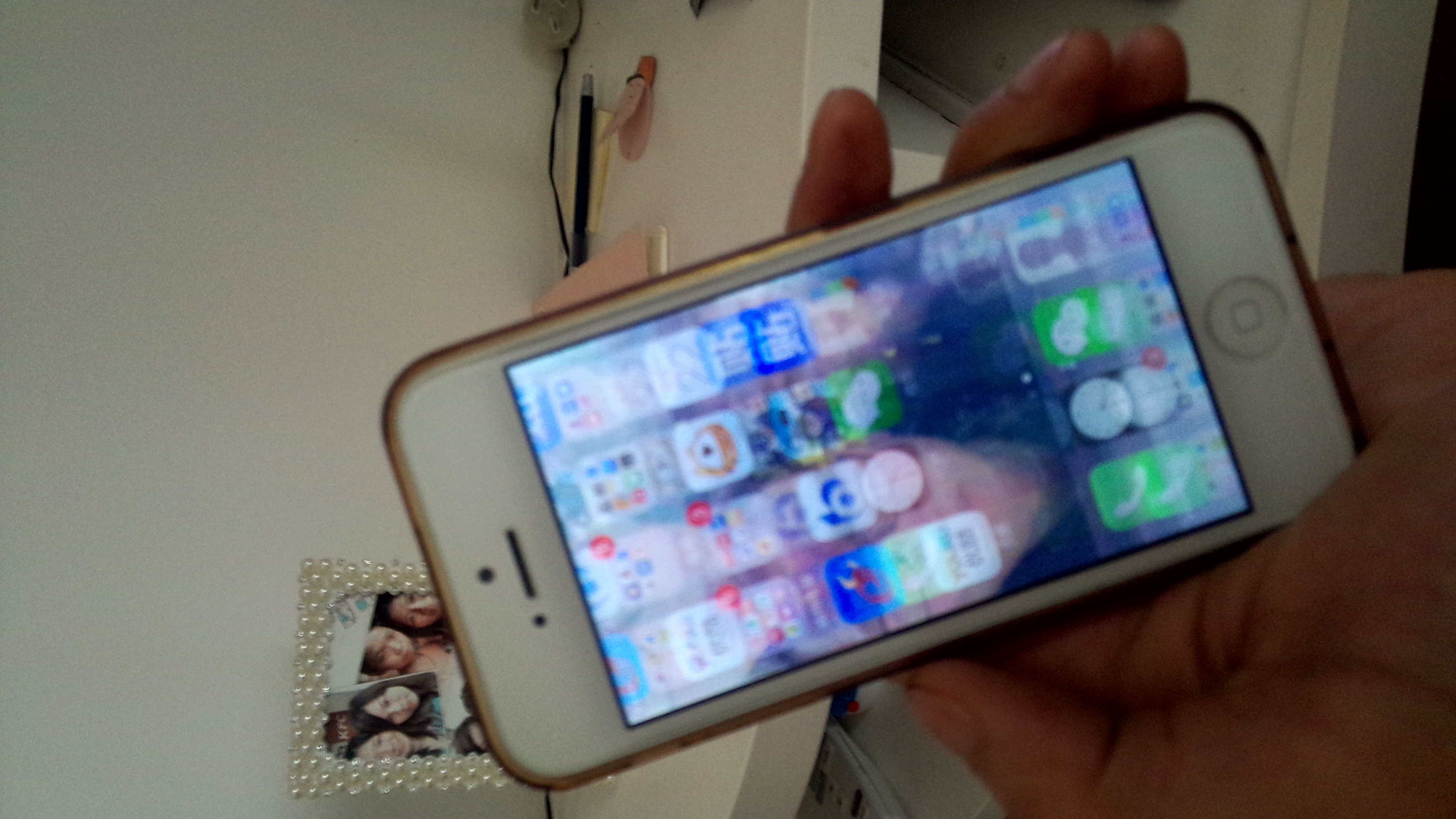 手机闪屏是什么原因?该怎么解决?