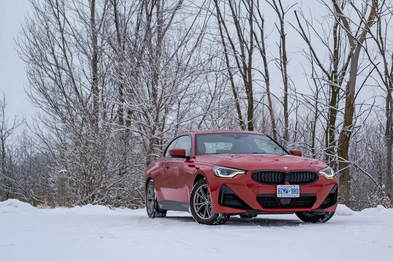 2023款宝马230i轿跑车:入门级并非贬义