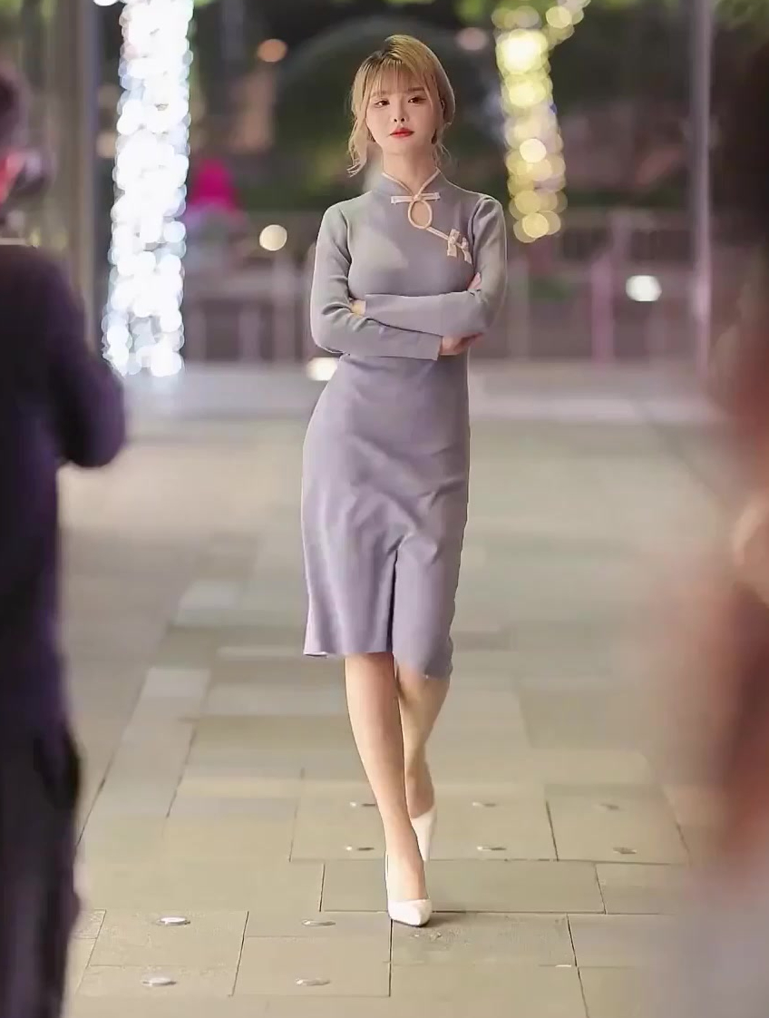 婀娜多姿让人上头的少妇,丰满身材好诱人,简直让人欲罢不能!