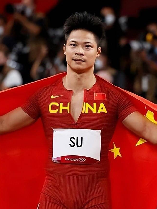 苏炳添再创历史!他用实际行动,让黄种人登上世界飞人的名单1-度小视