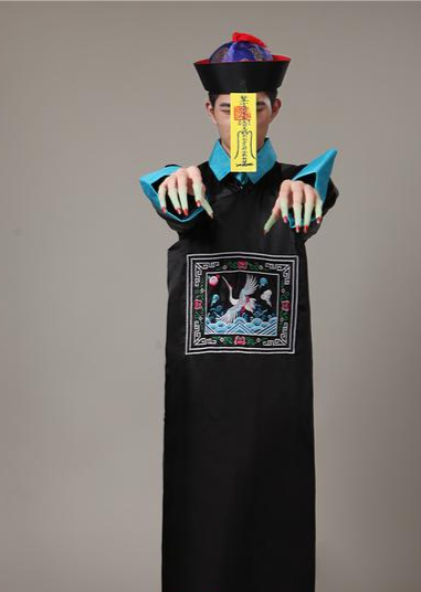 揭秘僵尸电影里僵尸穿清朝官服的原因——历史文化与创作取舍之间