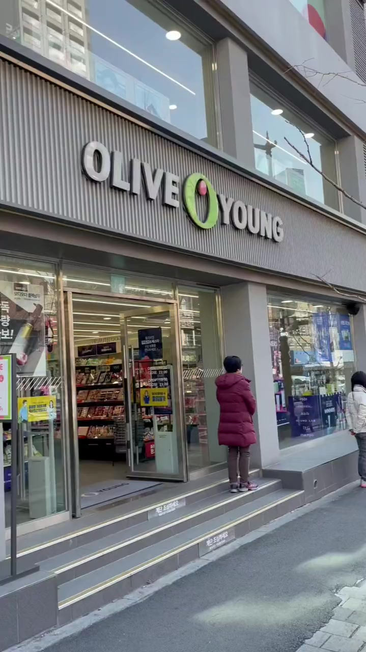 很受年轻人喜欢的韩国oliveyoung化妆品店