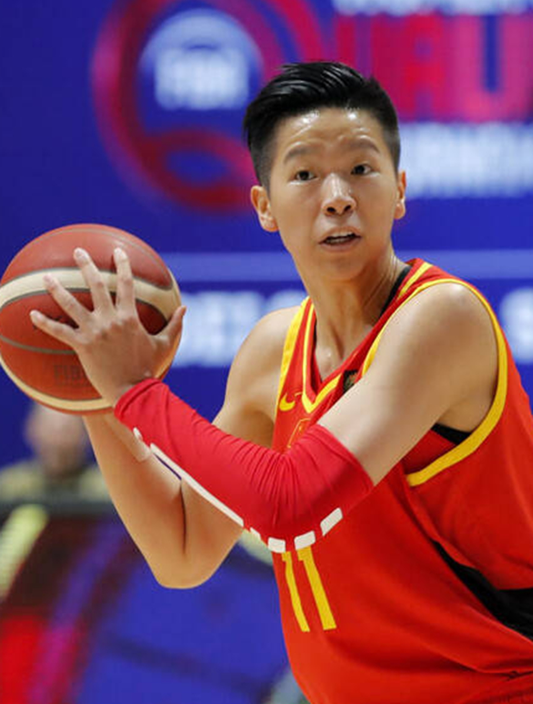 中国女篮的假小子黄思静 指导张茹的画面像情侣(一)-度小视