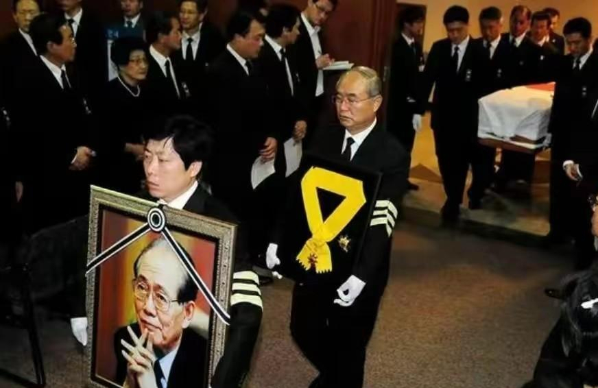 回顾朝鲜叛逃者黄长烨,逃亡中国寻求庇护,韩更是称其"英雄"