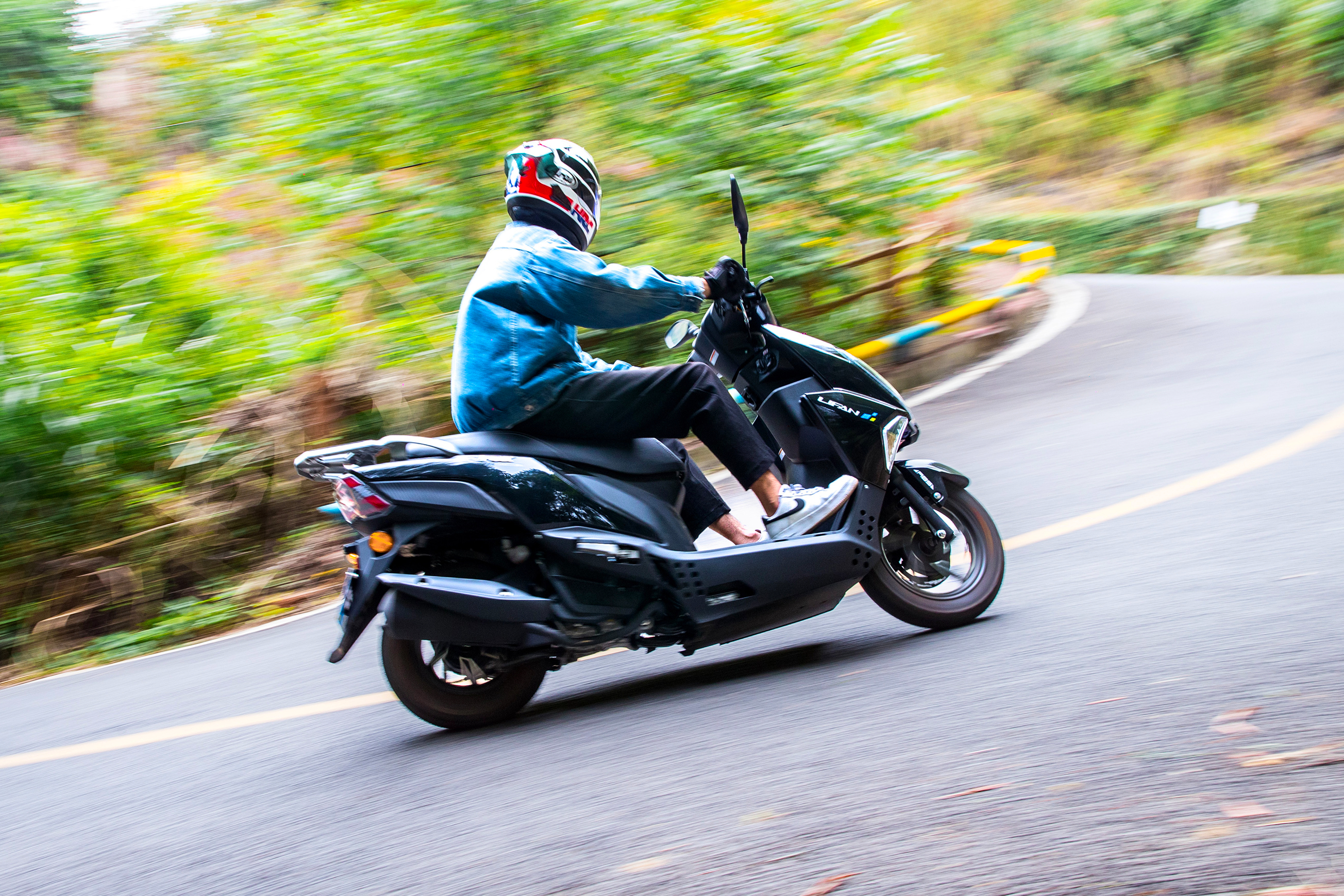 力帆水冷150踏板抢先亮相,led加abs,油耗2.37l,售7980起