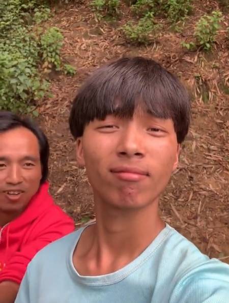 2022-07-260淮南牛浩1150粉丝  关注大家的童年里有没有一家人围绕着